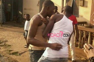 Côte d'Ivoire: Pour 50frs, le client eventre le conducteur et déshabille une femme enceinte ! 